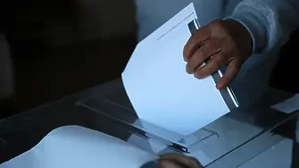 Жена гласува без да е пускала бюлетина във Варна