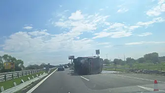 Преобърнат тир затруднява движението по АМ „Тракия“ край Пловдив