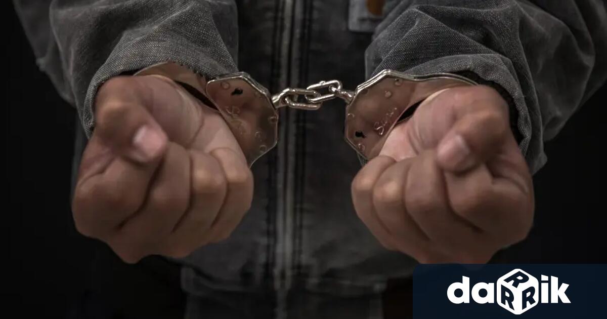 Двама служители на Регионалната дирекция Гранична полиция в Елхово са