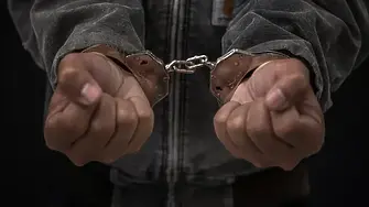 Двама гранични полицаи задържани за трафик на мигранти в Елхово