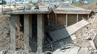 Израел унищожи моста свързващ Южен Ливан с останалата част от страната