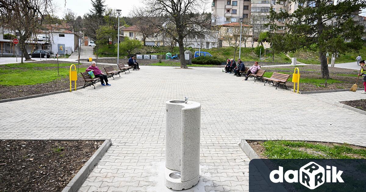 Тротоарите на площад 17 януари в Сливен са изцяло подменени