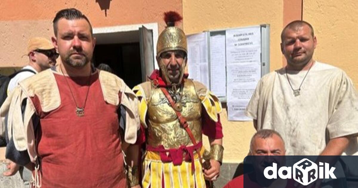 Десетки българи наредени на опашката за гласуване пред консулския ни