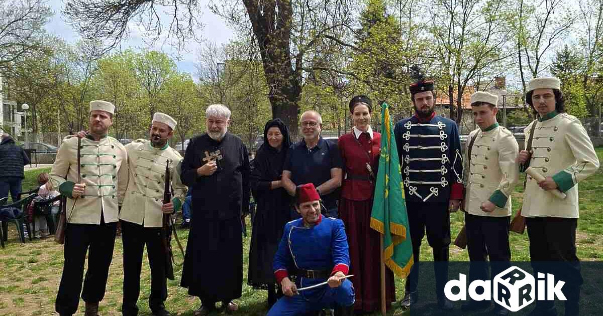 Дворът на 5 то ОУ Иван Вазов в София се превърна