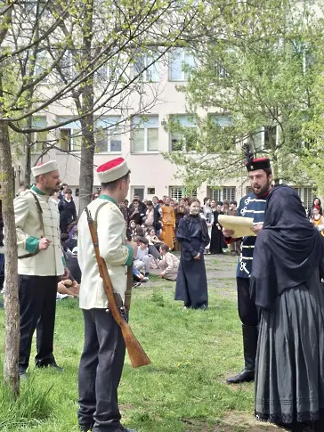 Врачанският театър представи възстановка на Априлското въстание в 5-то ОУ „Иван Вазов“ в София