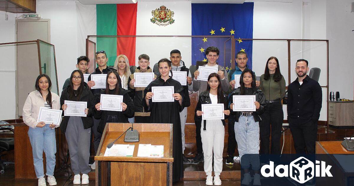 На професионалния сипразник Районен съд – Котел отвори врати за
