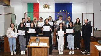 Ученици участваха в симулирани дела в Районен съд – Котел