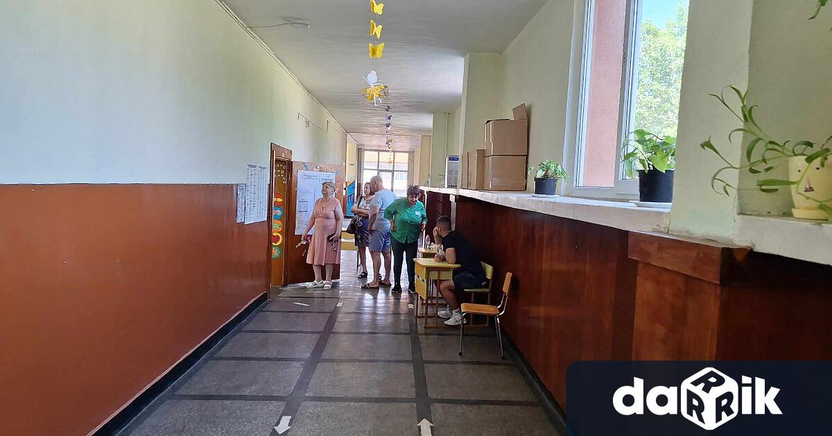 Охраната на изборните помещения през изминалата нощ протече нормално съобщиха