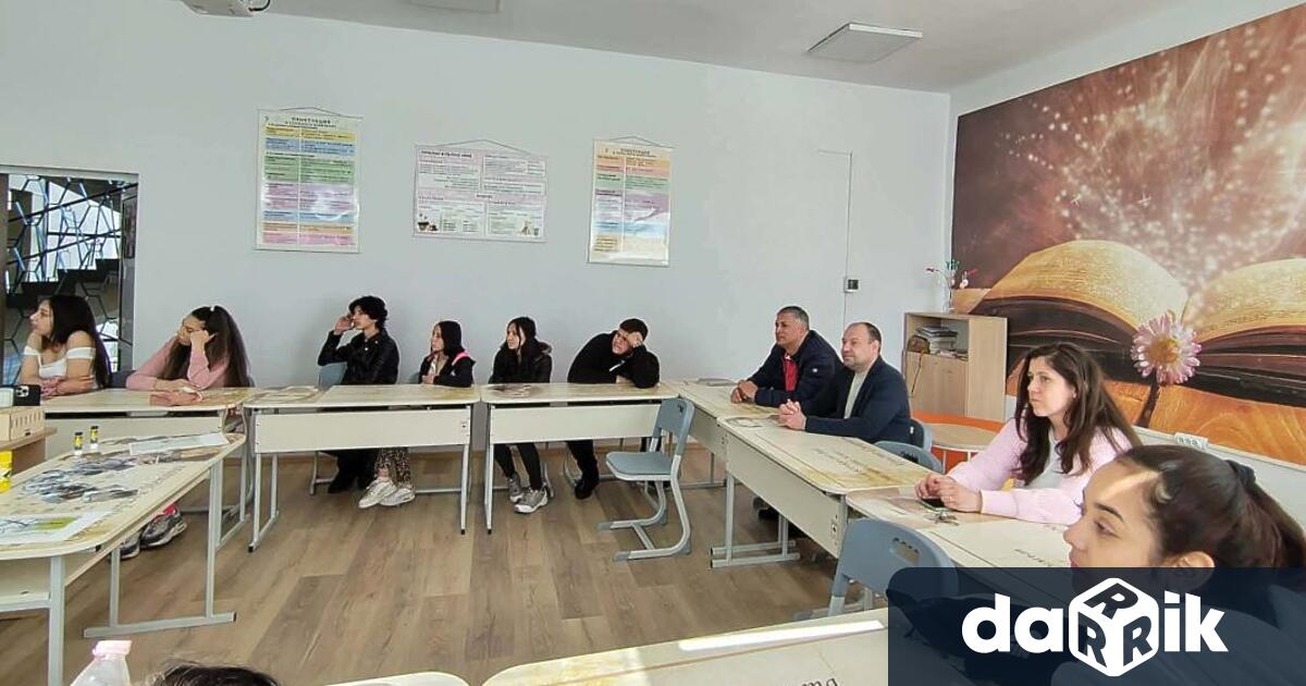 С посещение на исторически места концерти лектории изложби открити уроци