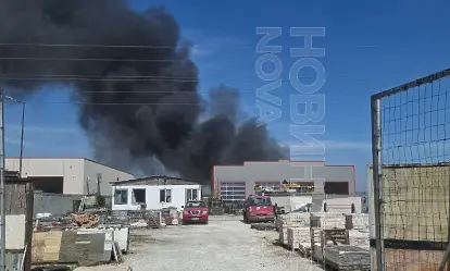 Голям пожар в индустриалната зона на Пловдив: Над 100 автомобила изгоряха  (СНИМКИ)