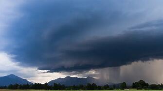 Тестват системата за защита от градушки в Пернишко