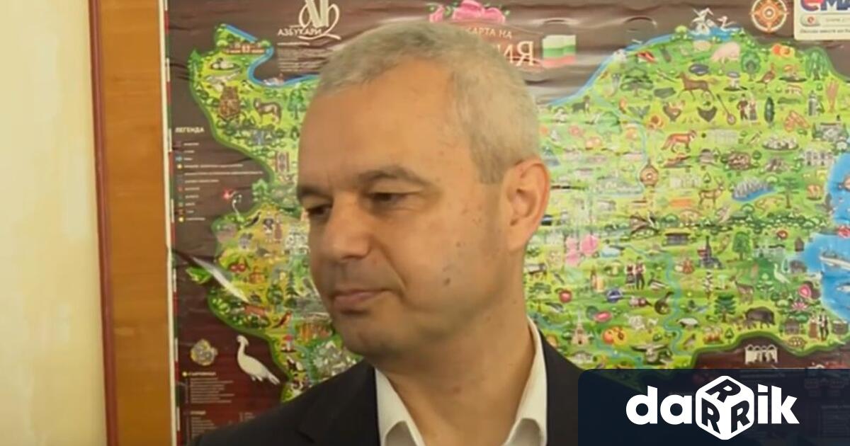 Лидерът на Възраждане Костадин Костадинов упражни правото си на вот