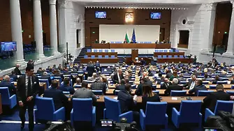 Депутатите, избрани от две листи, решават от коя да влязат в парламента