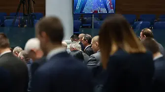 Почти 1 милион и 700 хил. евро струват пътуванията на депутатите из страната