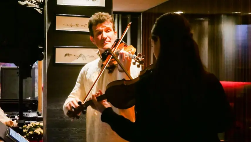 Личен дебют на дуо Светлин и Клое Русев със симфоничен оркестър и световна премиера от Минко Ламбов тази вечер в Плевен!