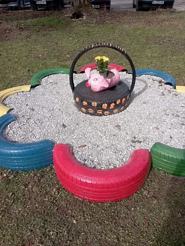 ПГССТ „Н. Й. Вапцаров“ – гр. Левски превръща отпадъците в изкуство по пътя към „Зеления флаг“