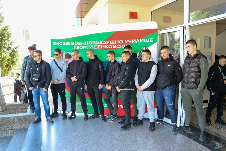Над 300 гимназисти посетиха Деня на отворените врати във ВВВУ „Георги Бенковски“