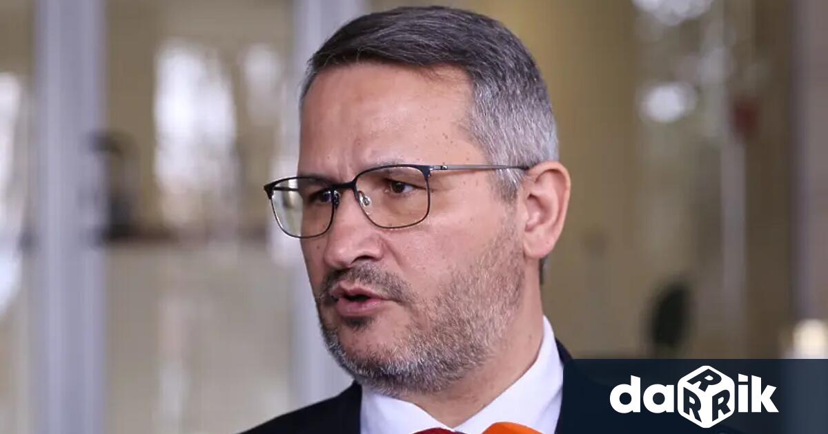 Общо 24 души са под постоянно медицинско наблюдение и селекуват