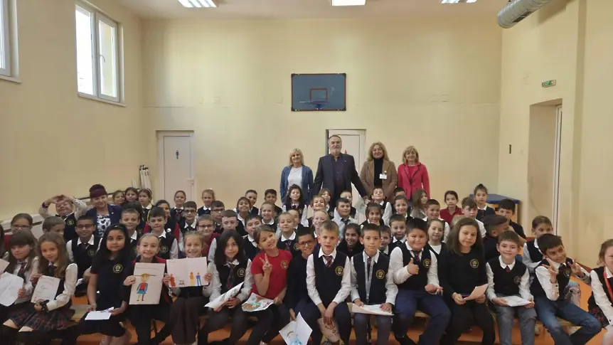 Изпълнителният директор на УМБАЛ „Д-р Георги Странски“  гостува на второкласници и чете приказки