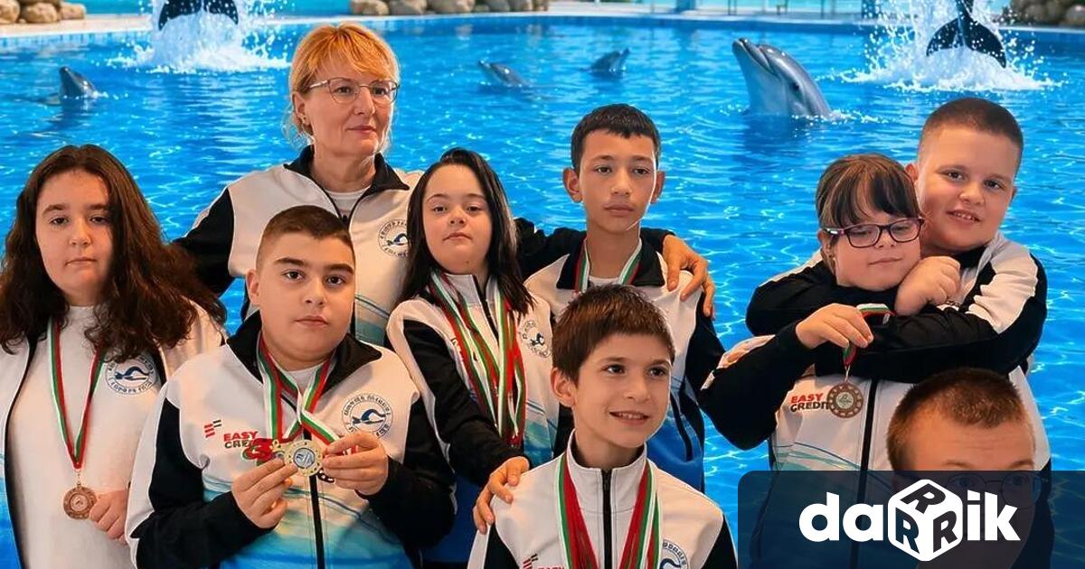 В Третия турнир по адаптирано плуване в Габрово отбор Смелите делфини