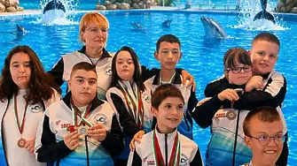 „Смелите делфини“ завоюваха 19 медала от турнир по адаптирано плуване 