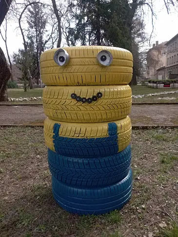 ПГССТ „Н. Й. Вапцаров“ – гр. Левски превръща отпадъците в изкуство по пътя към „Зеления флаг“