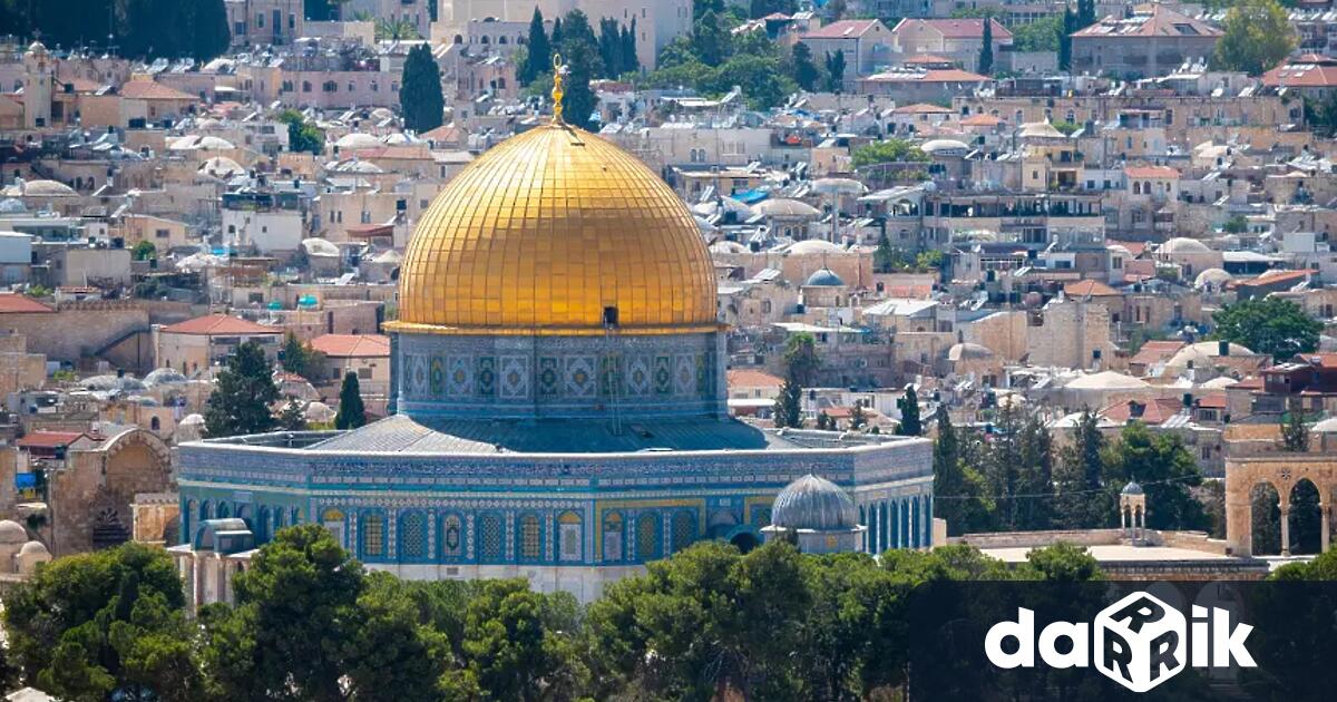 Израелски заселници нахлуха днес в комплекса на джамията Ал Акса