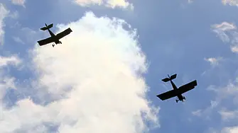 Сблъсък на два изтребителя: Пилотите били заети да правят снимки