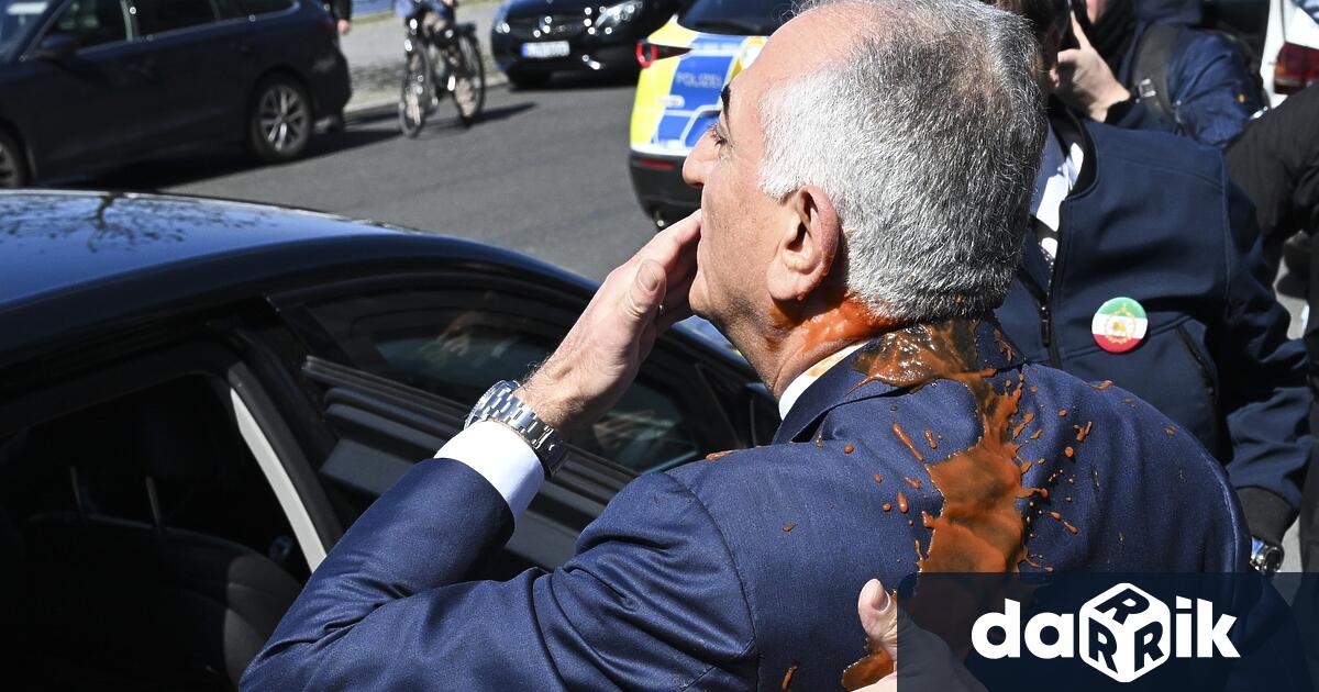 Инцидентът стана пред сградата на журналистическия съюз Федерална пресконференция Bundespressekonferenz