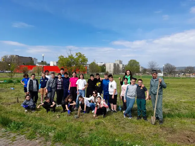 СЦДП подкрепи ученическа инициатива за залесяване в севлиевския парк „Казармите“ по повод Международния ден на горите 