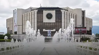 Дете е в кома след падане от тераса на НДК