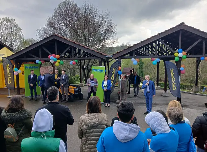 Лесовъди от Плачковци и деца от SOS Детско селище Трявна засадиха дръвчета за Деня на Земята