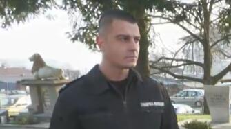 Чух писъци и скочих: Говори полицаят вадил пътници от обърналия се автобус