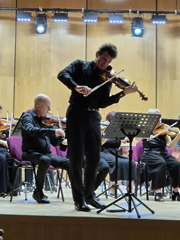 Личен дебют на дуо Светлин и Клое Русев със симфоничен оркестър и световна премиера от Минко Ламбов тази вечер в Плевен!