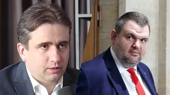 Божанов: Пеевски поздрави Радев, когото наричаше „Мистър Кеш“!