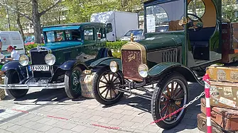 Близо 300 автомобили и мотоциклети участваха в ретро парада "Валентин Дойчинов и приятели"