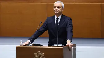 „Възраждане“ обеща да казва истината в „храма на лъжата“