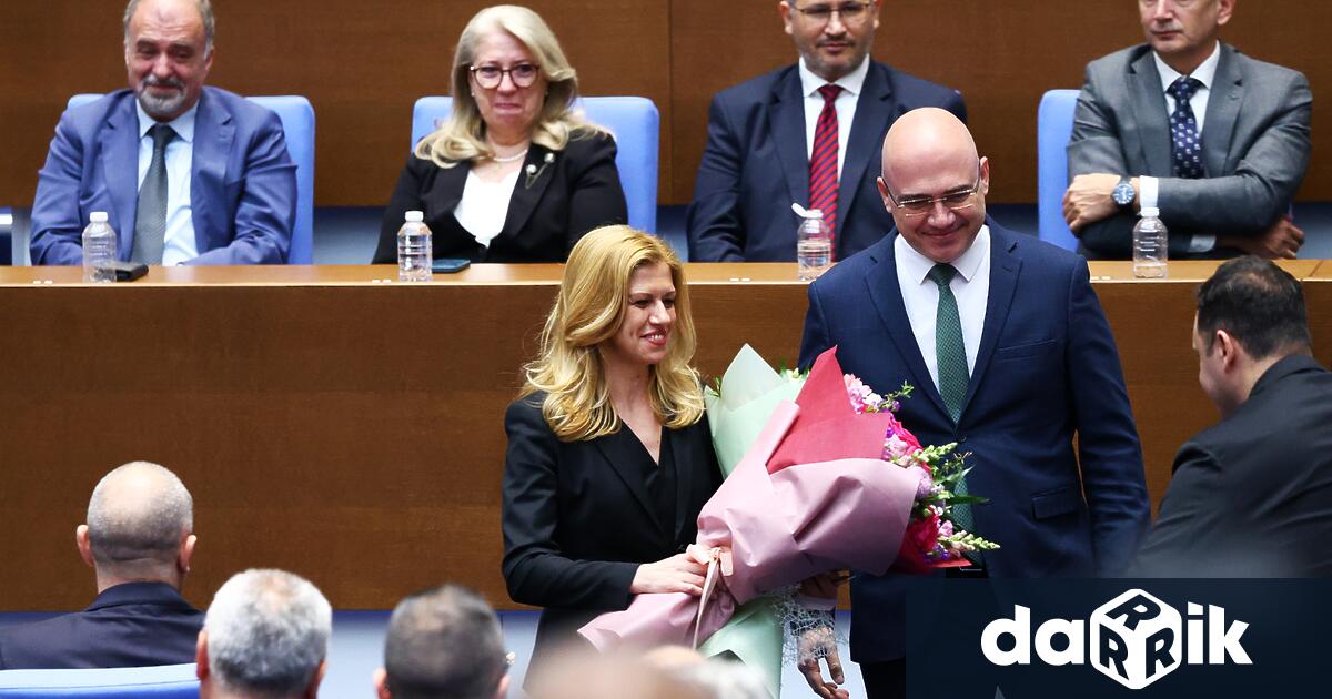 Първото заседание на новия парламент приключи точно в 12 39 Звънецът