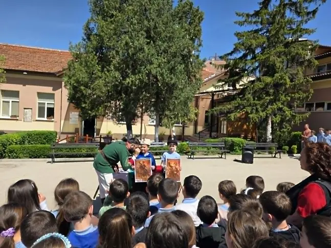 Вдъхновяващ урок по родолюбие събра учениците на НУ „Христо Ботев“ в Плевен