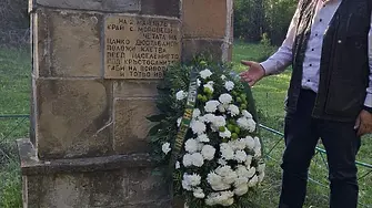 Ръководството на СЦДП почете подвига на априлци с поклонение пред паметника край с. Моровеците