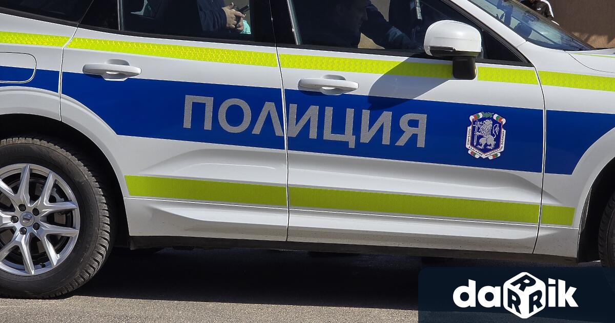 Автомобил е катастрофирал при столичната метростанция Бели Дунав Шофьорът –