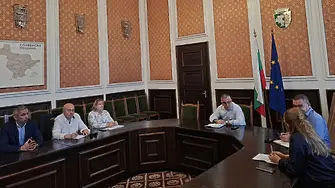  Планират ремонт на двата центъра за доболнична помощ и 16 здравни служби