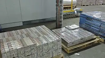 Скрити в матраци: Откриха 180 000 кутии контрабандни цигари на пристанището в Бургас