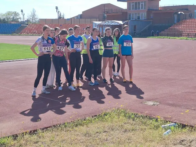 Девойките на Сливен и юношите на Варна с титлите в Ученическите игри по лека атлетика