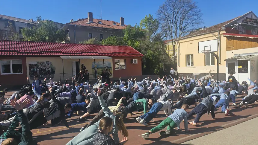 Тренировки по физическа активност в НУ „Христо Ботев“ – Плевен