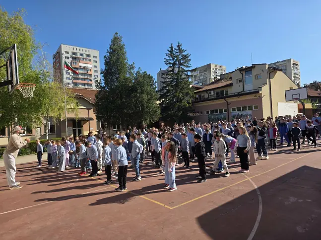 Тренировки по физическа активност в НУ „Христо Ботев“ – Плевен