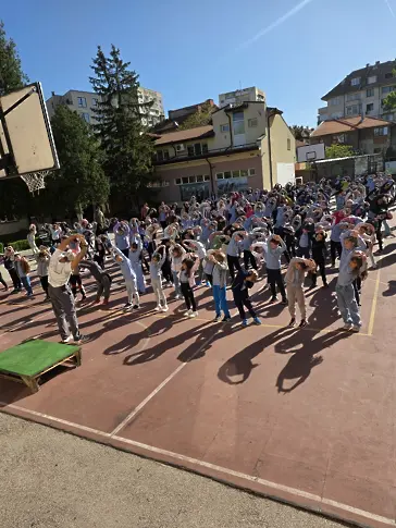 Тренировки по физическа активност в НУ „Христо Ботев“ – Плевен