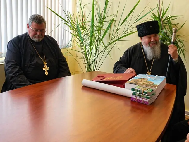 Работна среща между Великотърновския митрополит Григорий и кмета на Община Гулянци Лъчезар Яков