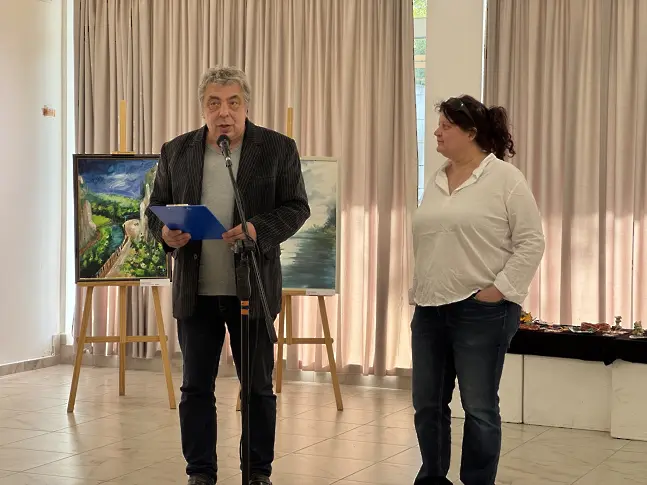 Изложба живопис и керамика на Радостина Войнова украси изложбена зала в Младежки дом Враца