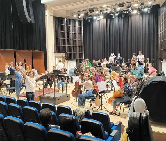 Тази вечер във Враца е големият финал на 5-ия конкурс за оркестрови диригенти 2026